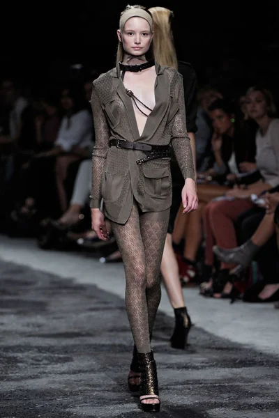 Look 30
